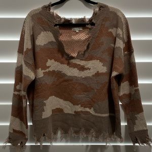 Miracle USA camo fringe sweater M/L EUC